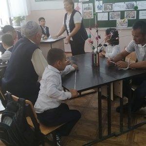 Әкелер - бізде қонақта.